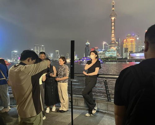 外灘觀景權(quán)之爭 當(dāng)“長槍短炮”圈占公共風(fēng)景線